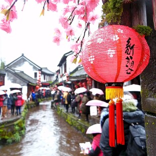 古镇春雨