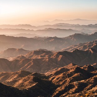 连绵山岭