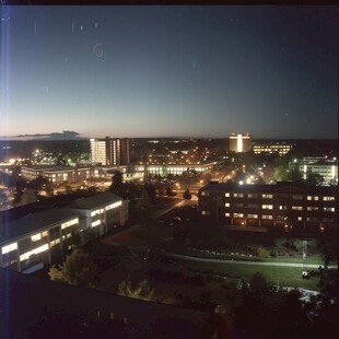 学校夜景鸟瞰图