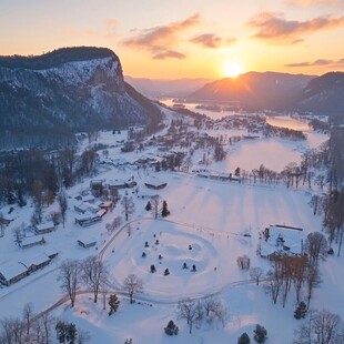 雪后乡村航拍日出