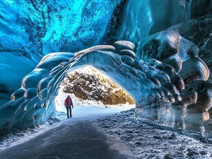 冰川洞穴旅游