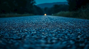 道路蓝色调夜景