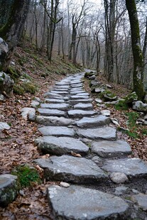 登山卵石路