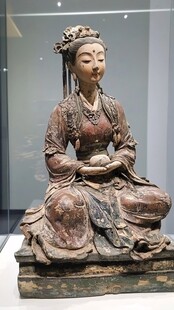 宋塑侍女像