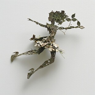 舞动的树叶雕塑