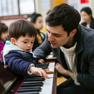 学习弹钢琴