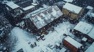 俯瞰城镇雪景