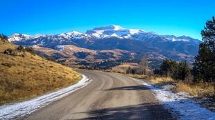 山脉天路远山道路