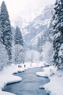 山谷溪流雪