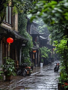 雨中古街