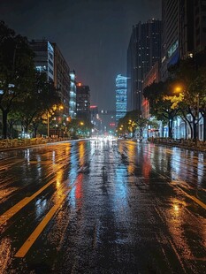 都市雨夜