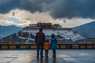 阴霾下的布达拉宫