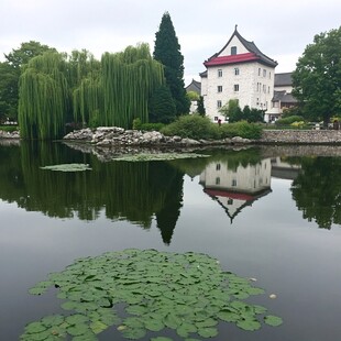 湖泊城堡倒影