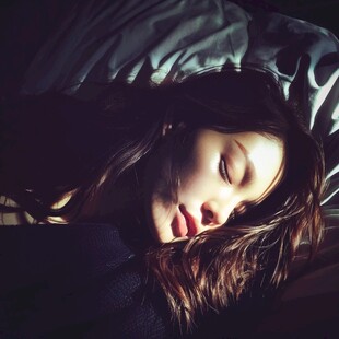 夜幕下的睡美人