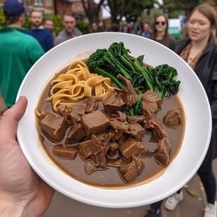 一碗牛肉面的特写