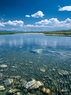 新疆赛里木湖清澈湖水