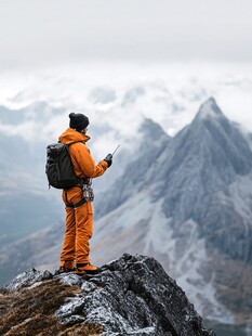 户外登山挑战自我