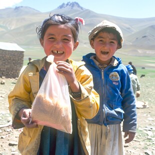 塔吉克族男孩女孩