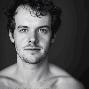 白人一个人只有一半的长度