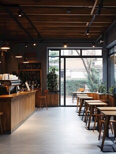 简约风咖啡店一角