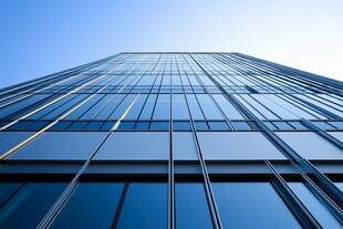 蓝黑色玻璃幕墙