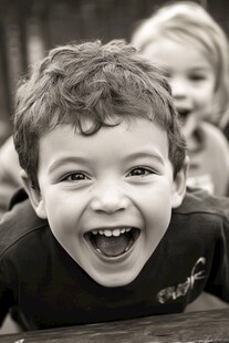 调皮的儿童图片