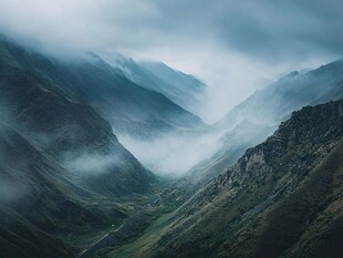 新疆伊犁云雾峡谷