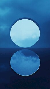 水面倒影月圆之夜