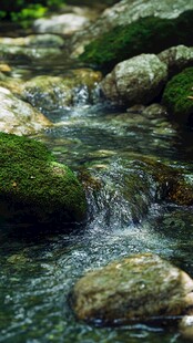 慢拍山溪流水