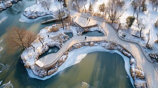 俯瞰园林雪景