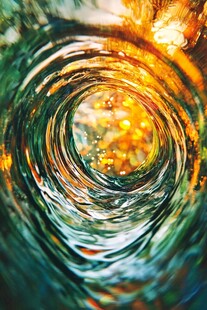 旋转的水