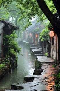雨天古镇河道
