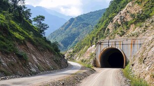 觉巴山隧道