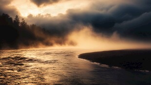 照射光线大雾高山流水