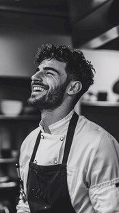 开心男厨师头像