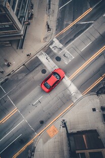 俯拍轿车