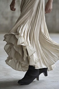 夸张变形褶皱立裁