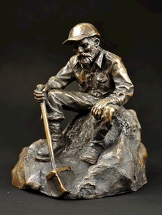 金矿工人雕塑