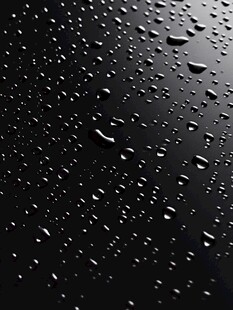 黑色背景水珠