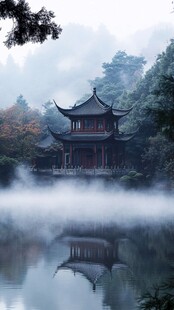 晨雾中的怀思亭