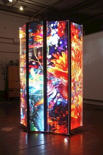 七彩玻璃屏风