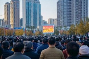 文体广场放映电影