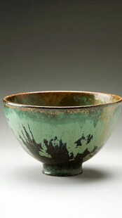 褐绿彩碗