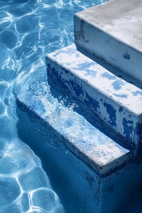 超现实的游泳池