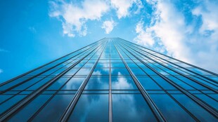 直耸云天高楼建筑