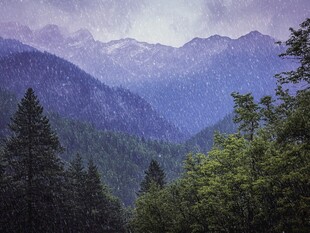 高原山雨