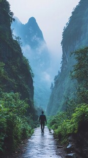 人在春山烟雨中