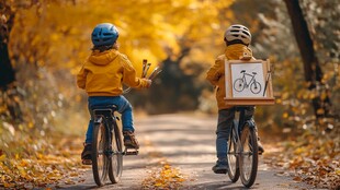 骑行的儿童背影