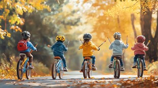 骑行的儿童背影