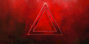 红色背景金字塔